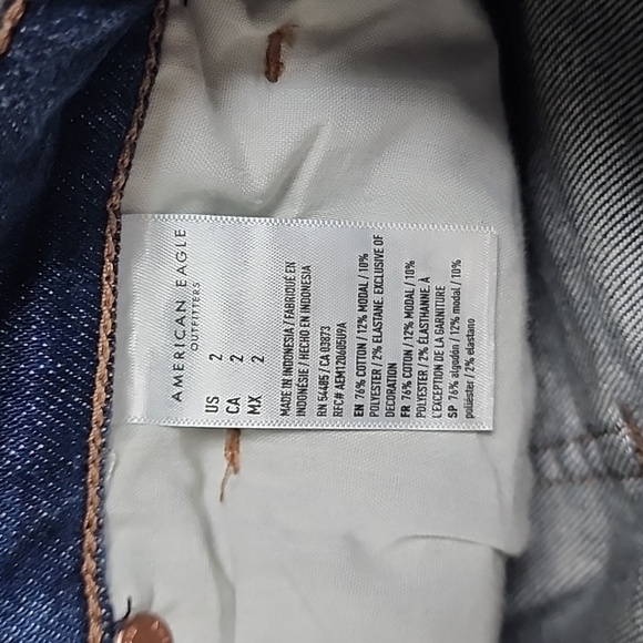 American Eagle NWT Distressed High-Rise Mom Jean Shorts - Picture 8 of 8